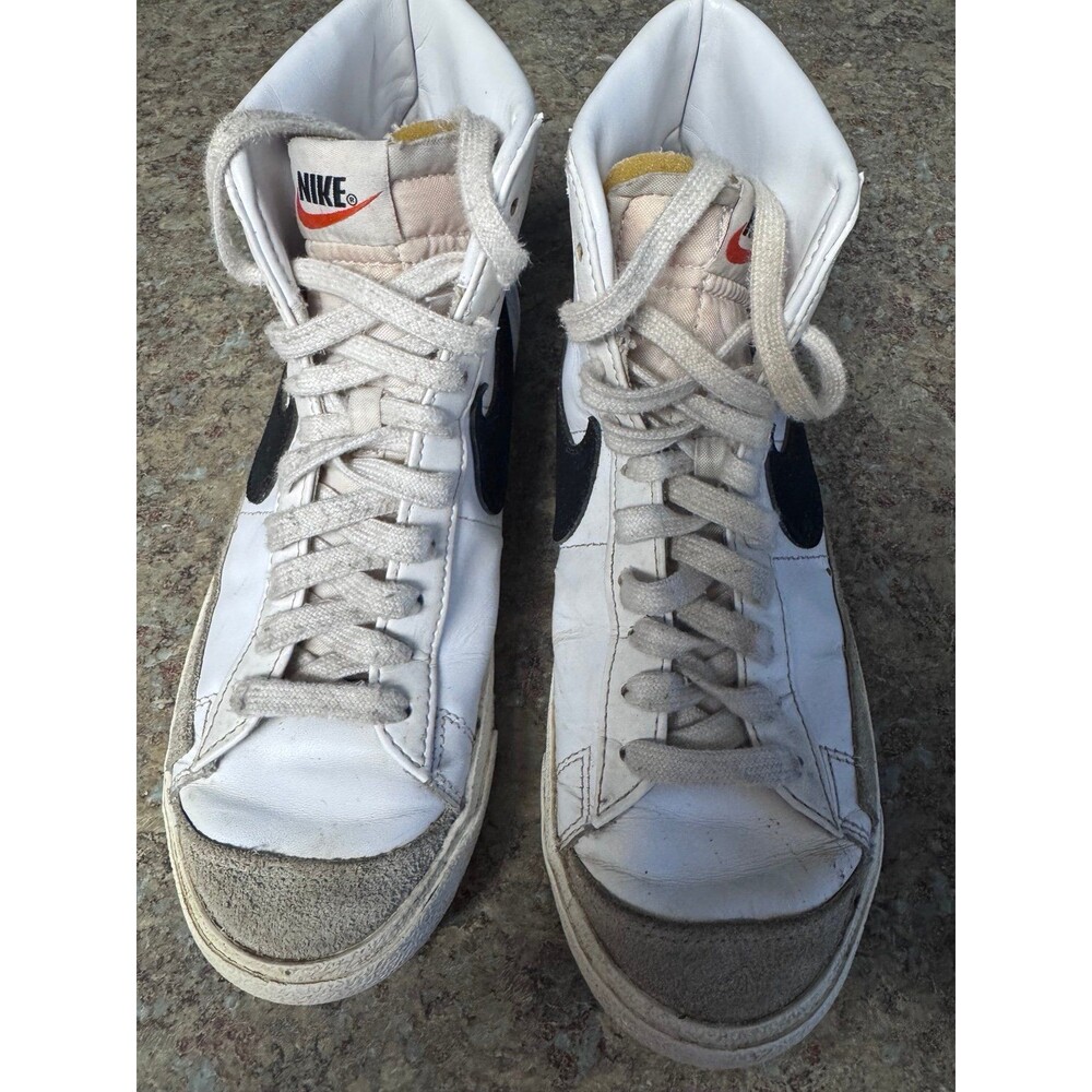 Nike men’s white and black blazers size 7.5